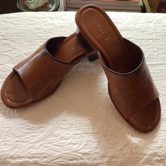 COLE HANN COUNTRY NEVER WORN/NWOTS SLIDE SZ 7 1/2 COGNAC/BLACK 1 1/2” HEEL - Picture 9 of 10